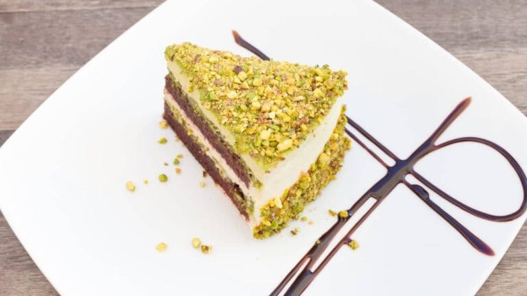 Pistachio Cream Cake Dessert